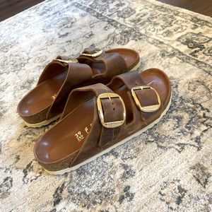 Birkenstock Arizona big buckle sandals - basically new!
